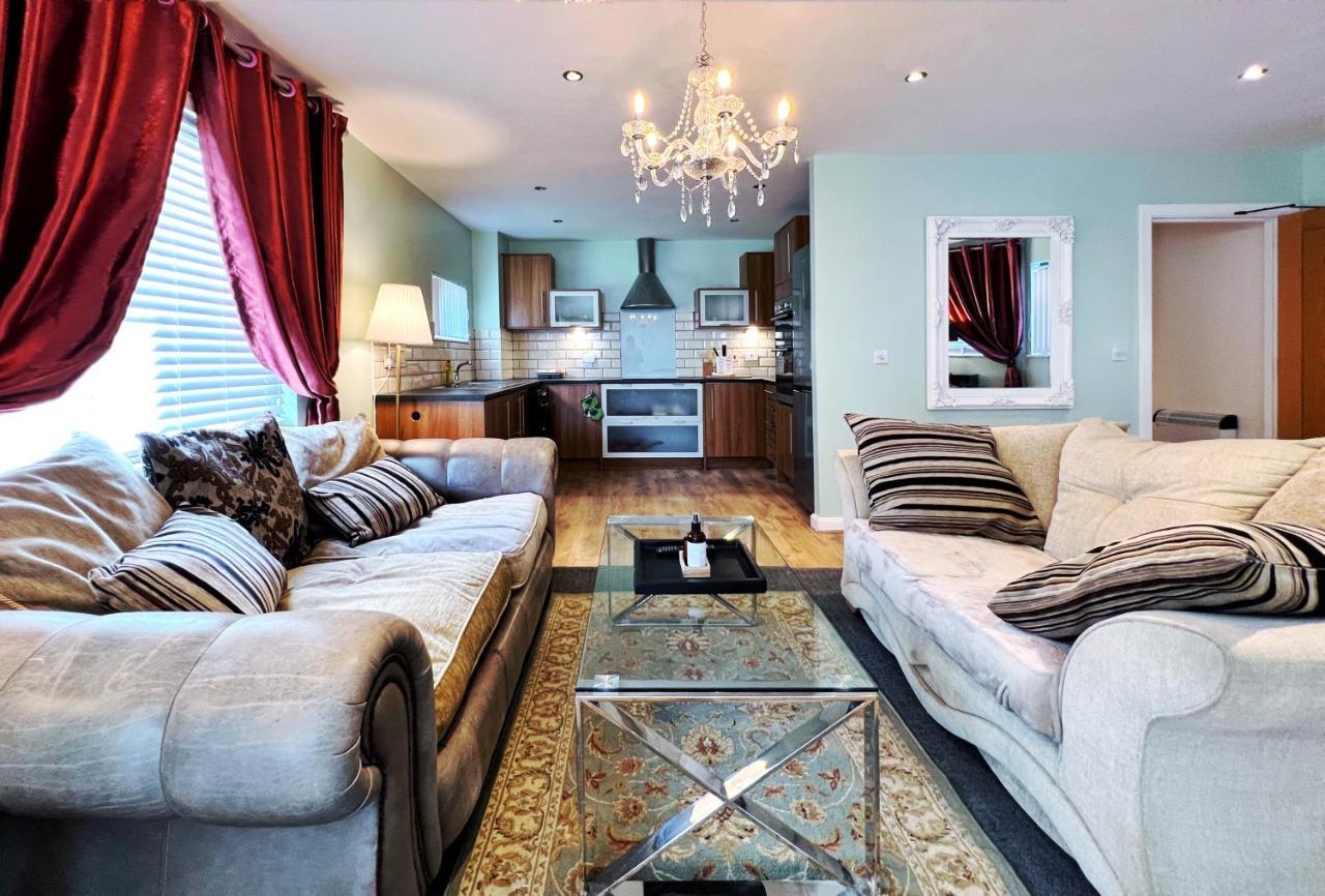 Retro Seaside Apt With Patio Apartment Swansea Bagian luar foto
