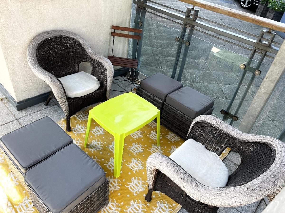 Retro Seaside Apt With Patio Apartment Swansea Bagian luar foto