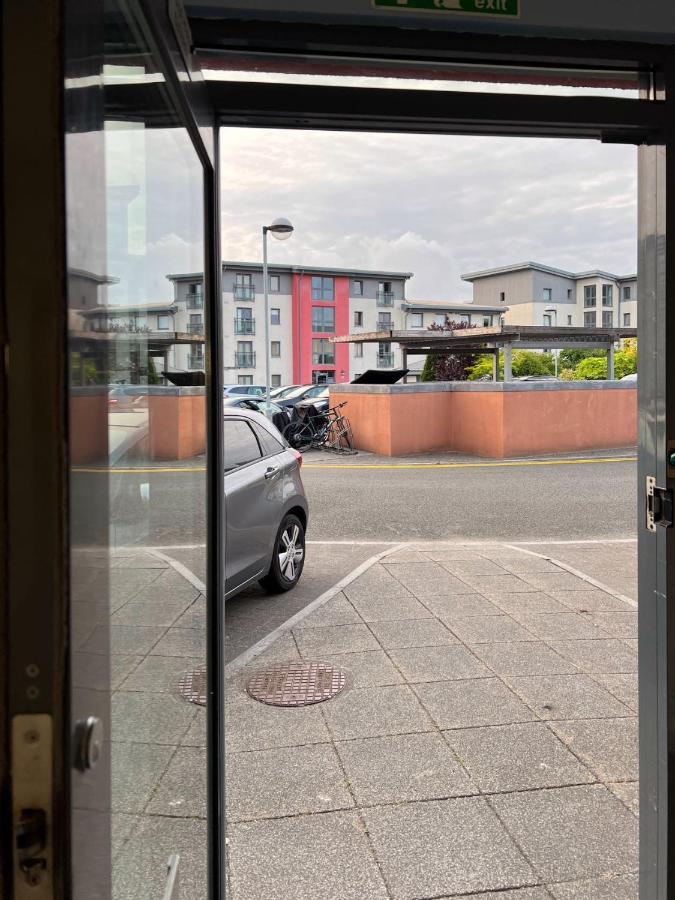 Retro Seaside Apt With Patio Apartment Swansea Bagian luar foto