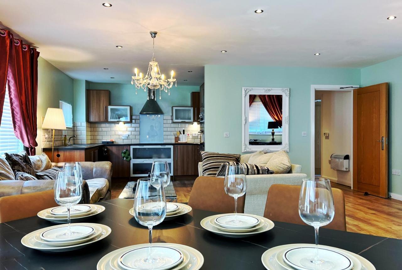 Retro Seaside Apt With Patio Apartment Swansea Bagian luar foto