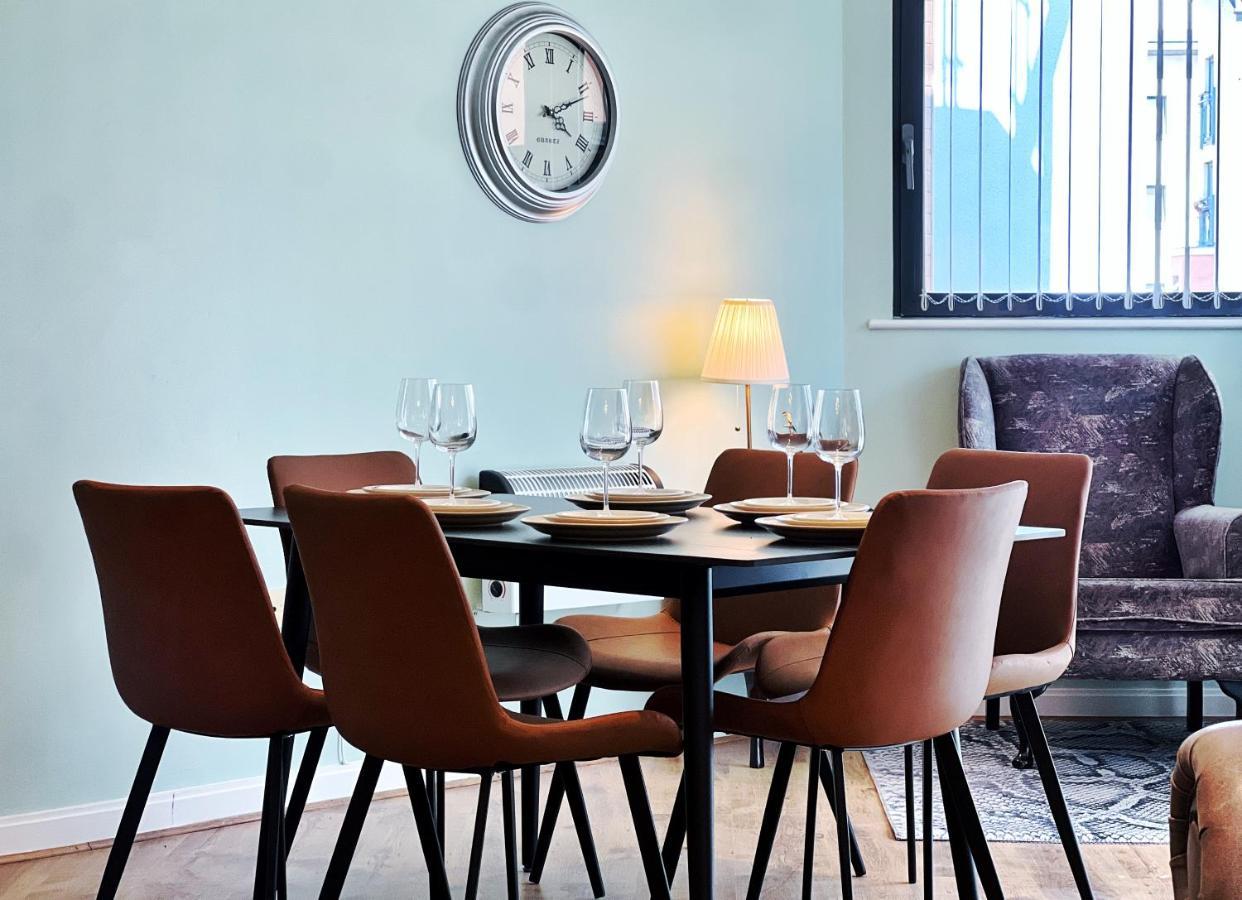 Retro Seaside Apt With Patio Apartment Swansea Bagian luar foto