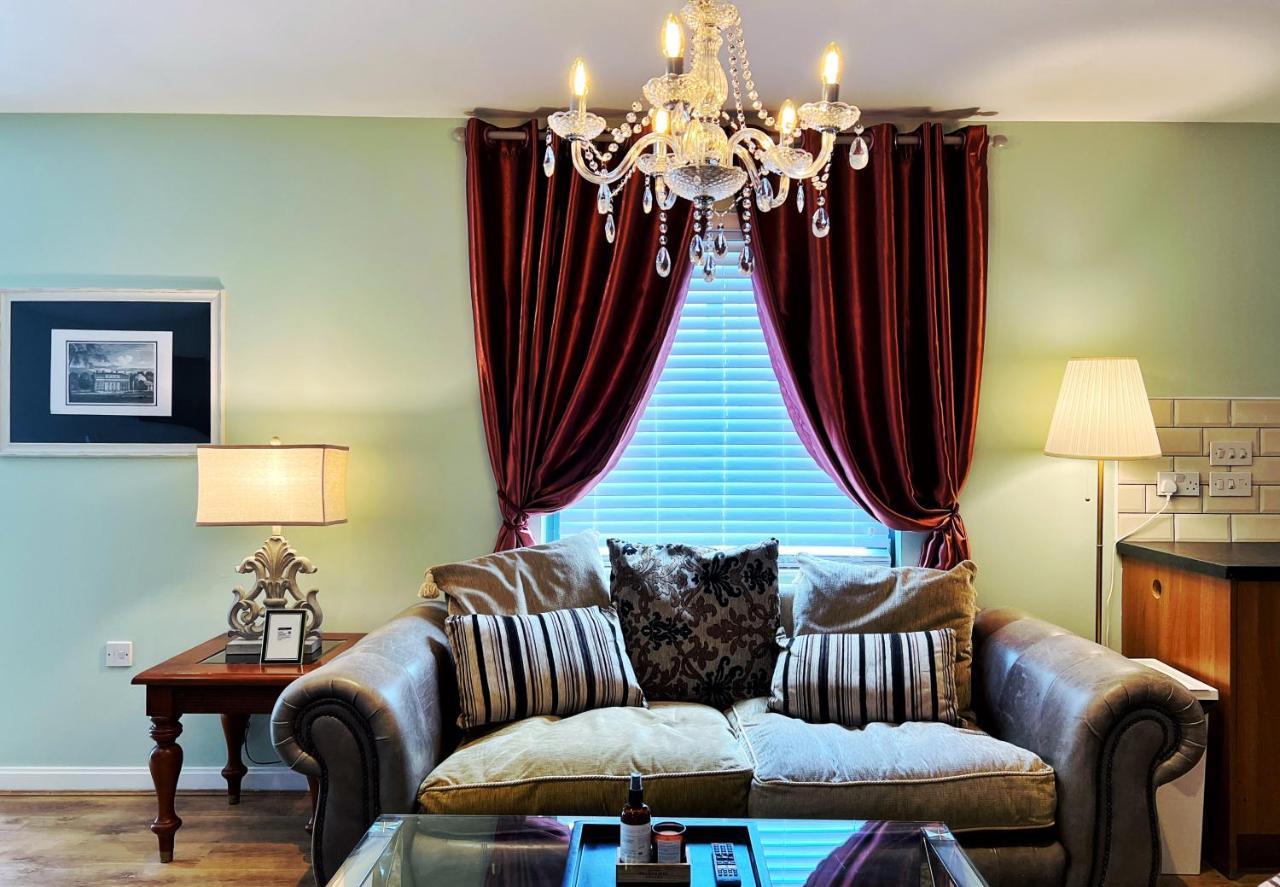 Retro Seaside Apt With Patio Apartment Swansea Bagian luar foto